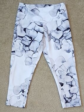 Just Live YOLON Grayscale Floral Watercolor Capri Exercise Leggings Size XS Yoga
